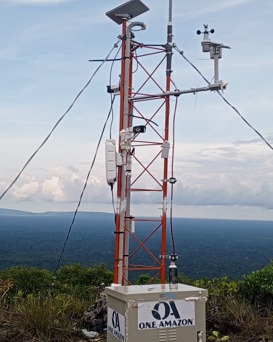 Internet of Forest sensor mast overlooking the Chiribiquete rainforest